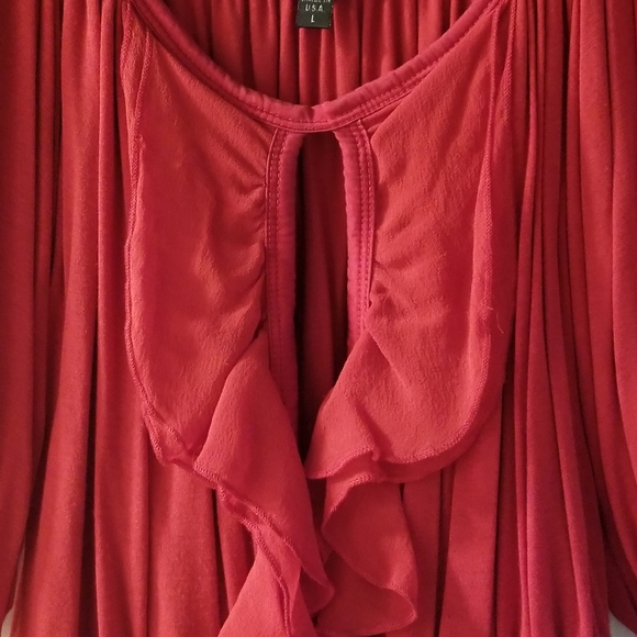 Bebe top with keyhole opening and ruffles - Picture 3 of 5